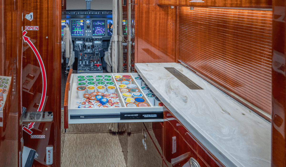 8 Passenger Midsize Jet | Challenger 300 | Chantilly Air Fleet